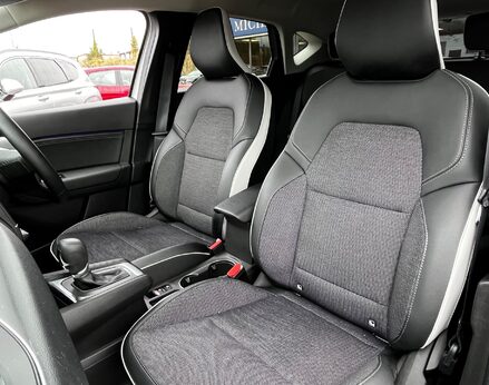 Renault Captur TECHNO E-TECH 65