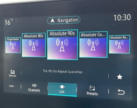 Renault Captur TECHNO E-TECH 33