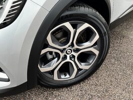 Renault Captur TECHNO E-TECH 3