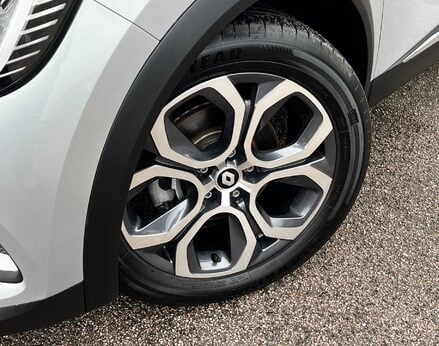 Renault Captur TECHNO E-TECH 3