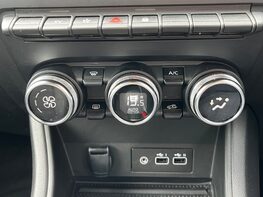Renault Captur TECHNO E-TECH 50