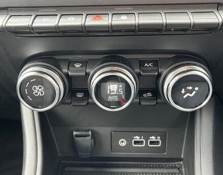 Renault Captur TECHNO E-TECH 50