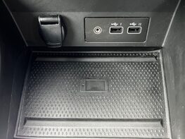 Renault Captur TECHNO E-TECH 51