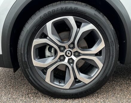 Renault Captur TECHNO E-TECH 13