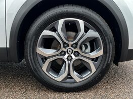 Renault Captur TECHNO E-TECH 16