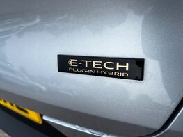 Renault Captur TECHNO E-TECH 75