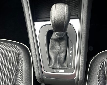 Renault Captur TECHNO E-TECH 52