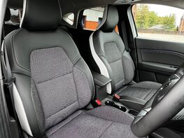 Renault Captur TECHNO E-TECH 64