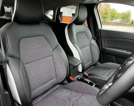 Renault Captur TECHNO E-TECH 64