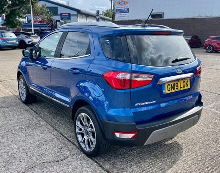 Ford Ecosport TITANIUM 9