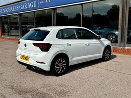 Volkswagen Polo LIFE TSI 8