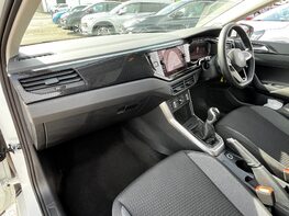 Volkswagen Polo LIFE TSI 17