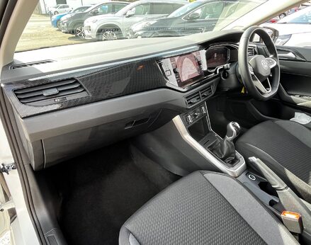 Volkswagen Polo LIFE TSI 17