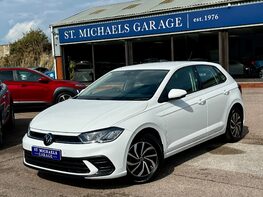 Volkswagen Polo LIFE TSI 1