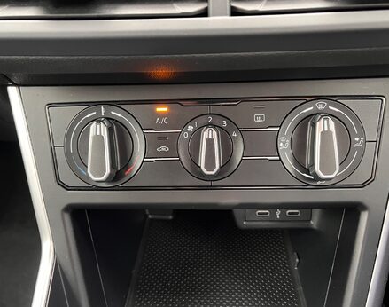 Volkswagen Polo LIFE TSI 53