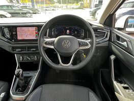 Volkswagen Polo LIFE TSI 19