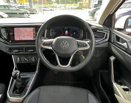 Volkswagen Polo LIFE TSI 19