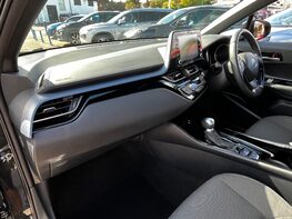 Toyota C-HR DESIGN 17