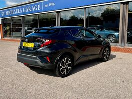 Toyota C-HR DESIGN 8