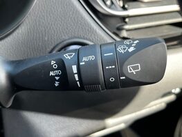 Toyota C-HR DESIGN 66