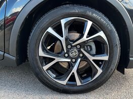 Toyota C-HR DESIGN 16