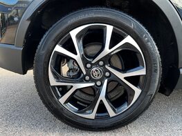 Toyota C-HR DESIGN 15