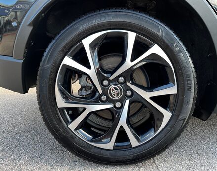 Toyota C-HR DESIGN 15