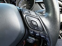 Toyota C-HR DESIGN 64