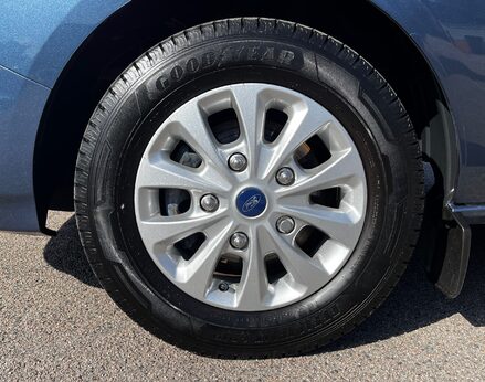 Ford Tourneo Custom 320 ZETEC ECOBLUE 17