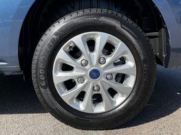 Ford Tourneo Custom 320 ZETEC ECOBLUE 18