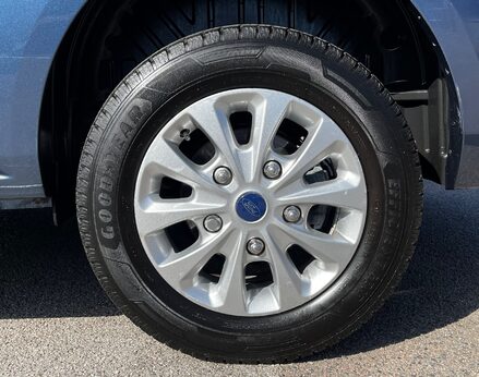 Ford Tourneo Custom 320 ZETEC ECOBLUE 18