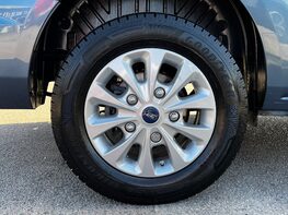 Ford Tourneo Custom 320 ZETEC ECOBLUE 19