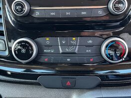 Ford Tourneo Custom 320 ZETEC ECOBLUE 47