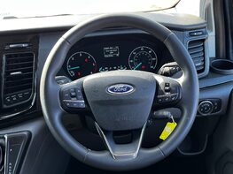 Ford Tourneo Custom 320 ZETEC ECOBLUE 24
