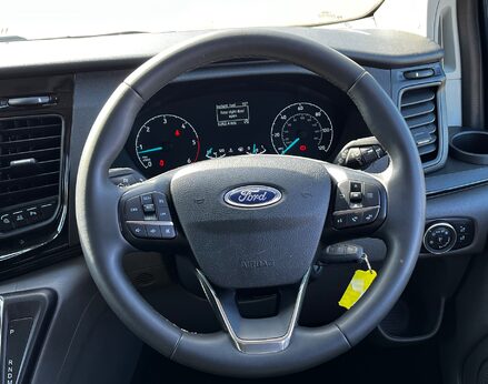 Ford Tourneo Custom 320 ZETEC ECOBLUE 24