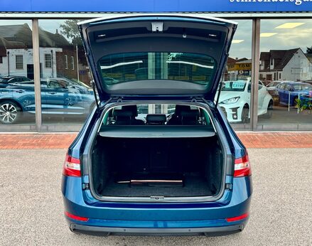 Skoda Superb SE TECHNOLOGY TDI 82