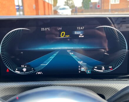 Mercedes-Benz CLA Class CLA 180 AMG LINE PREMIUM 32