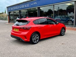 Ford Focus ST-LINE 8