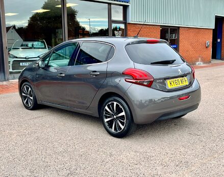 Peugeot 208 S/S TECH EDITION 9