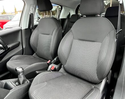 Peugeot 208 S/S TECH EDITION 61