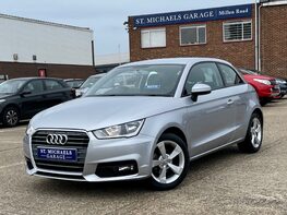 Audi A1 TFSI SPORT 1