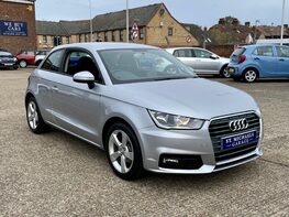 Audi A1 TFSI SPORT 4