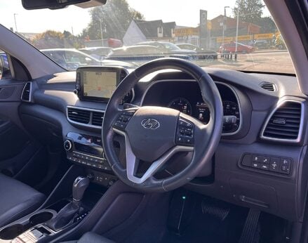 Hyundai TUCSON CRDI PREMIUM SE MHEV 18