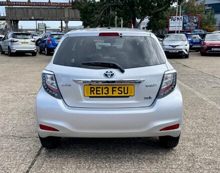 Toyota Yaris T4 HYBRID 6