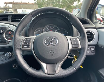 Toyota Yaris T4 HYBRID 19