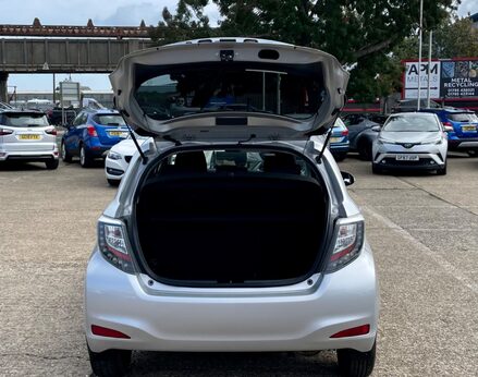 Toyota Yaris T4 HYBRID 46