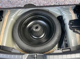 Toyota Yaris T4 HYBRID 49