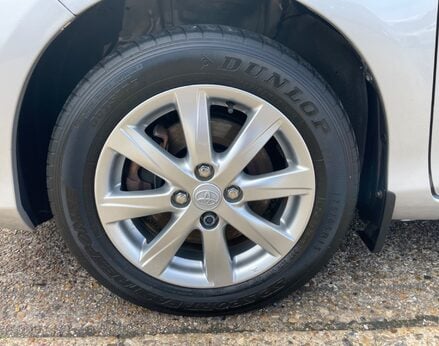 Toyota Yaris T4 HYBRID 14