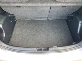 Toyota Yaris T4 HYBRID 48