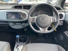 Toyota Yaris T4 HYBRID 18